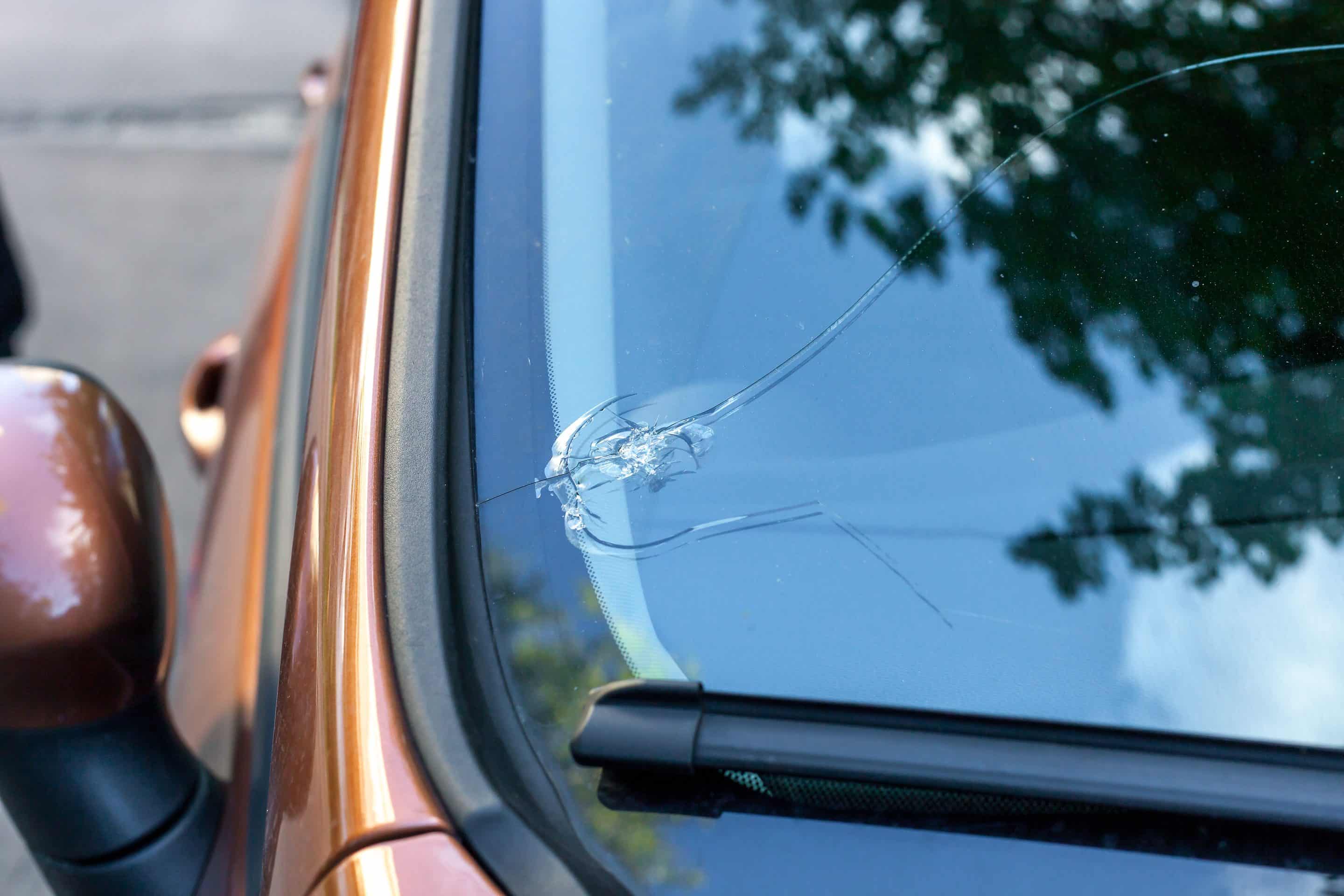Cracked windshield replacement in Florida is safer than repair